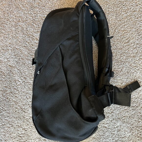 Crumpler Whickey and Cox Backpack (Grey) - Picture 3 of 7